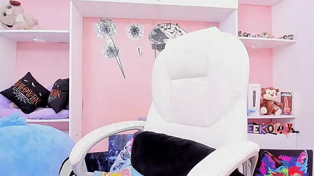 Snapshot of esmeralda112 chatting on 12-13-25, 07:53 esmeralda112 online show from 12-13-25, 07:53