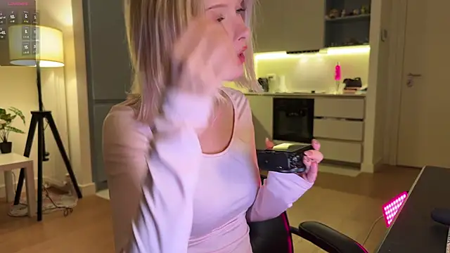 neon demon online show from 09-18-25, 08:33