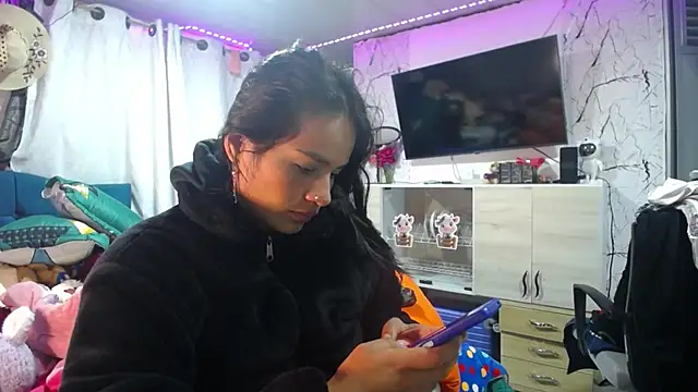 Samara Beltran online show from 10-23-25, 08:02