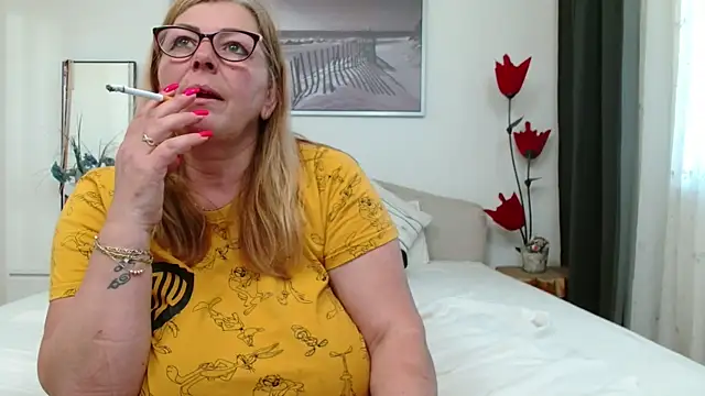 YulliaMilf online show from 04-26-26, 10:02