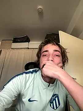 SweetBoy32 online show from 12-15-25, 08:51