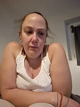 Wisie Cutie online show from 11-27-25, 11:07