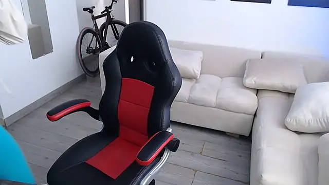 i am nina  online show from 01-07-25, 08:21