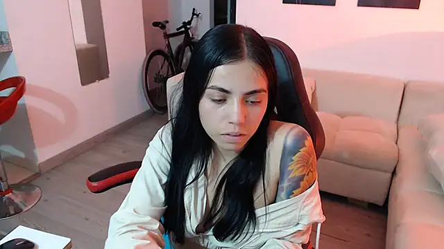 i am nina  online show from 01-08-25, 02:25