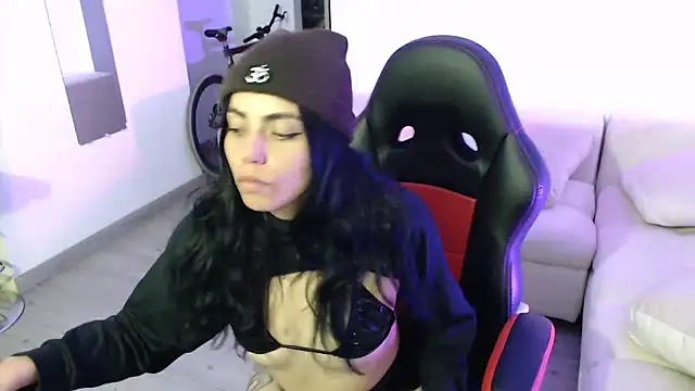 i am nina  online show from 01-18-25, 04:04