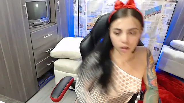 i am nina  online show from 02-15-25, 02:15