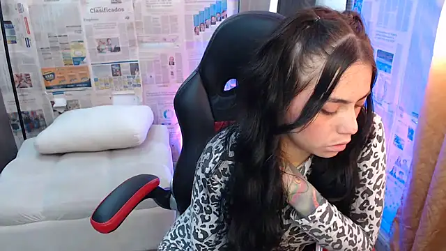 i am nina  online show from 11-13-25, 03:00