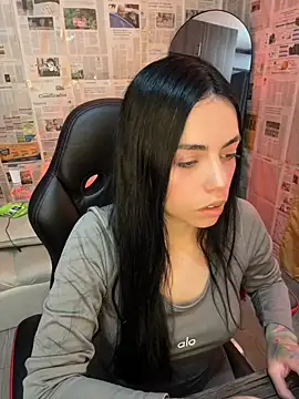 i am nina  online show from 04-16-26, 09:39