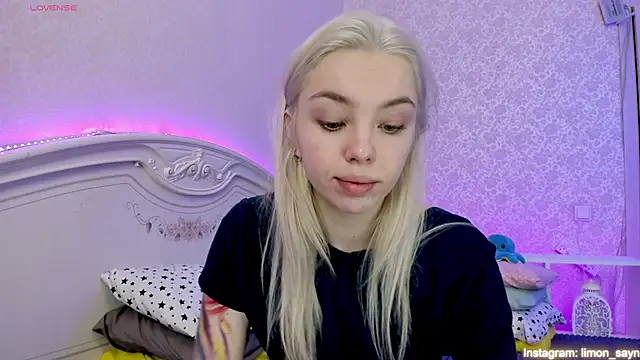 LillyMoure  online show from 02-16-25, 12:08