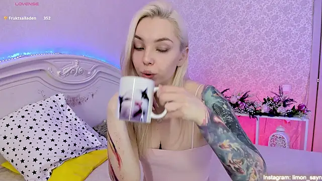 LillyMoure  online show from 03-09-25, 03:01