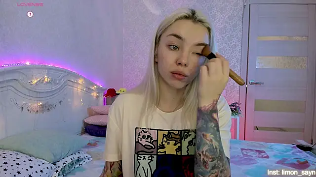 LillyMoure  online show from 10-16-25, 11:28