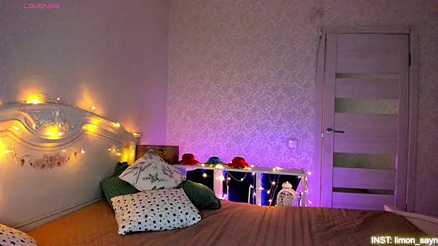 LillyMoure  online show from 04-08-26, 11:48