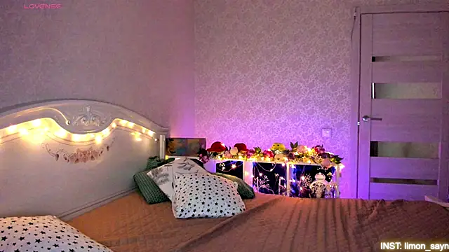 LillyMoure  online show from 04-25-26, 11:13