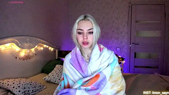 Snapshot of LillyMoure_ chatting on 05-14-26, 11:33 LillyMoure online show from 05-14-26, 11:33