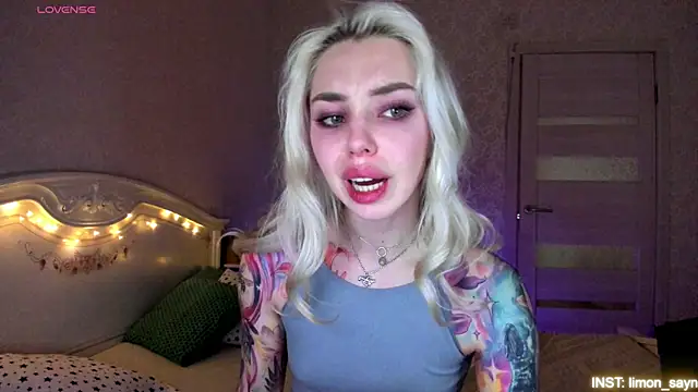 Snapshot of LillyMoure_ chatting on 06-02-26, 11:40 LillyMoure online show from 06-02-26, 11:40