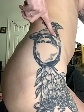 MissCumberdale online show from 02-11-25, 09:25