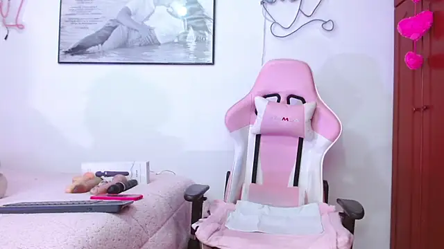 Snapshot of Amelie_Rousell chatting on 01-18-25, 09:02 Amelie Rousell online show from 01-18-25, 09:02