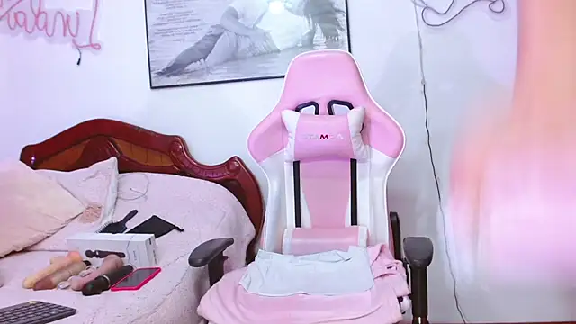 Snapshot of Amelie_Rousell chatting on 03-13-25, 08:54 Amelie Rousell online show from 03-13-25, 08:54