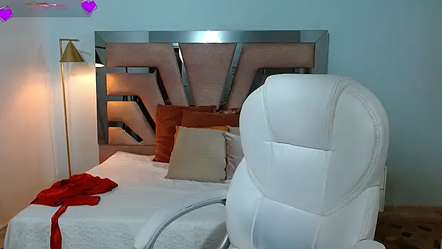 Snapshot of sophia_hadid chatting on 12-11-24, 01:39 sophia hadid online show from 12-11-24, 01:39