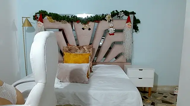 Snapshot of sophia_hadid chatting on 12-18-24, 10:35 sophia hadid online show from 12-18-24, 10:35