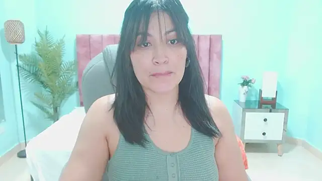 sophia hadid online show from 11-25-25, 08:09