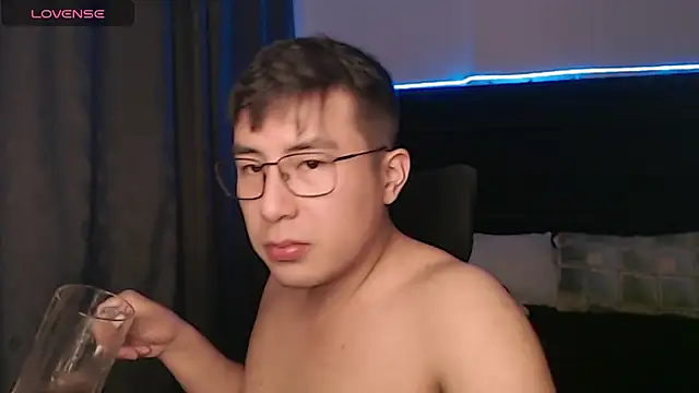 andrewmhilton  online show from 09-23-25, 05:54