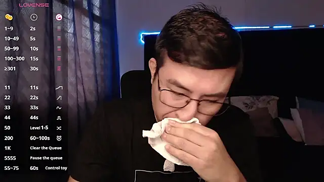 andrewmhilton  online show from 11-08-25, 09:24