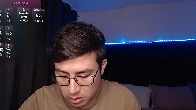 andrewmhilton  online show from 04-24-26, 05:43