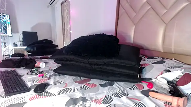 Snapshot of Kenya_Agu chatting on 01-10-25, 10:46 Kenya Agu online show from 01-10-25, 10:46