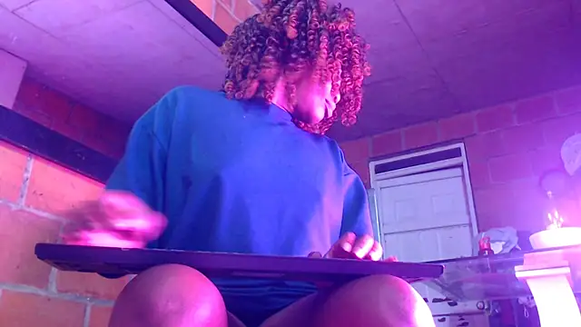 Snapshot of Kenya_Agu chatting on 02-14-25, 04:26 Kenya Agu online show from 02-14-25, 04:26