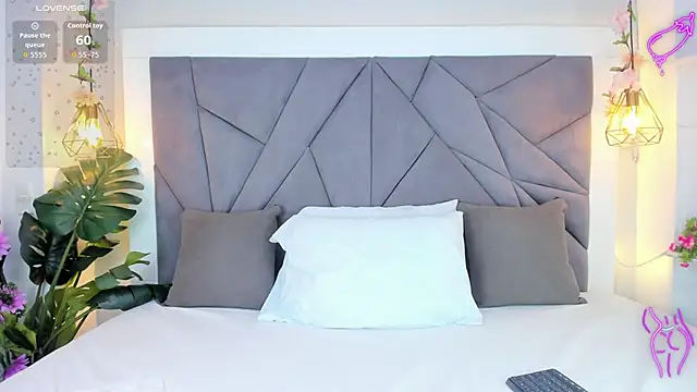 Snapshot of KiarhaTrixie chatting on 10-02-25, 11:28 KiarhaTrixie online show from 10-02-25, 11:28