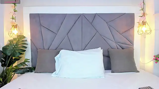 Snapshot of KiarhaTrixie chatting on 10-14-25, 11:22 KiarhaTrixie online show from 10-14-25, 11:22