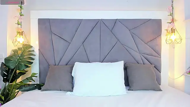 Snapshot of KiarhaTrixie chatting on 10-19-25, 03:07 KiarhaTrixie online show from 10-19-25, 03:07