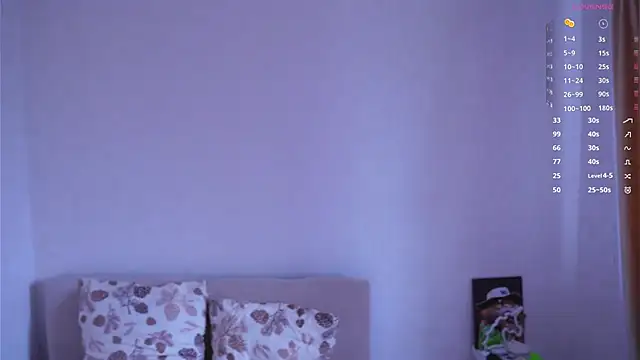 Snapshot of EllenReeves chatting on 04-29-26, 05:44 EllenReeves online show from 04-29-26, 05:44