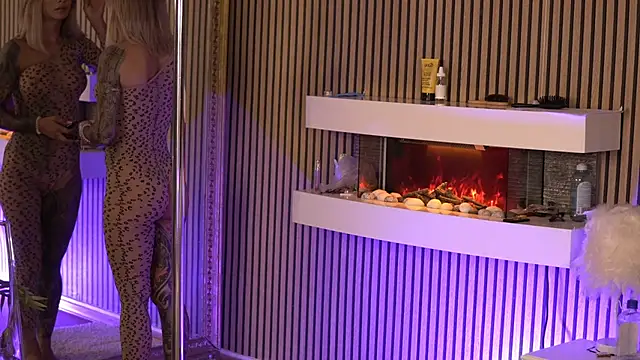 TiffanyMaze online show from 09-09-25, 06:02