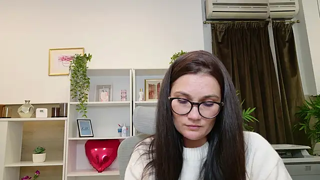 SelineSole online show from 12-22-25, 04:04