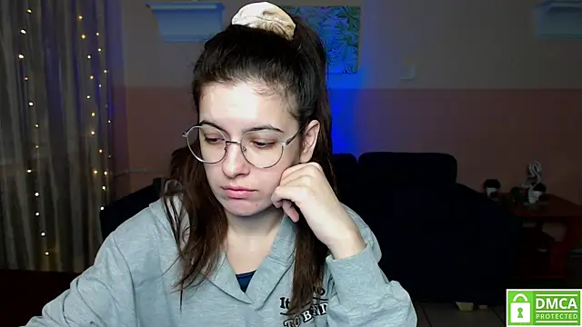 Snapshot of Aminabeatris chatting on 02-17-25, 06:31 Aminabeatris online show from 02-17-25, 06:31