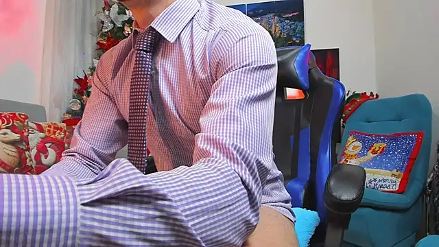 LiamCossio  online show from 12-12-24, 01:43