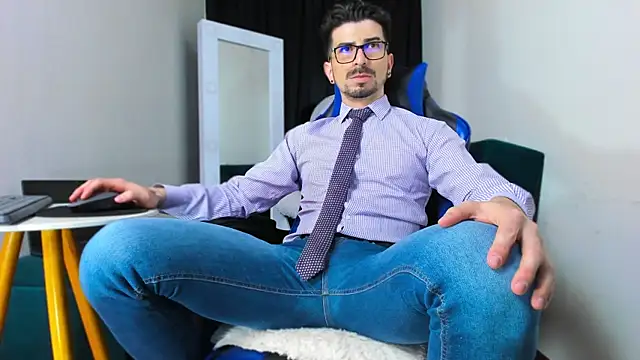 LiamCossio  online show from 01-11-25, 10:51