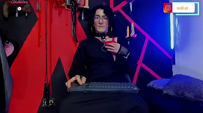 Snapshot of mal_x chatting on 03-05-25, 02:25 mal x online show from 03-05-25, 02:25