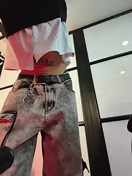 Snapshot of mal_x chatting on 12-21-25, 05:58 mal x online show from 12-21-25, 05:58