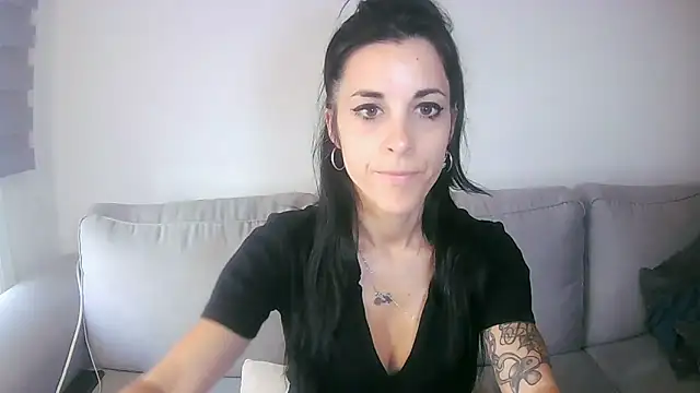 Snapshot of secretoeternoo chatting on 06-13-26, 05:00 secretoeternoo online show from 06-13-26, 05:00