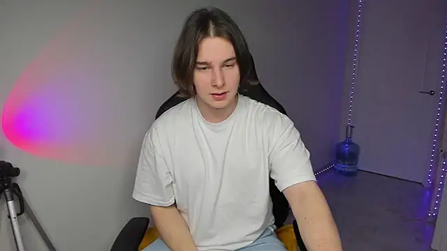 Vincent Strong online show from 12-28-24, 01:38