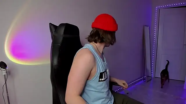 Vincent Strong online show from 03-08-25, 01:17