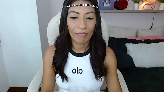 sofia perez    online show from 03-17-25, 10:28