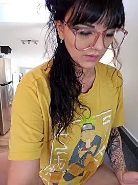 Snapshot of anyalikestosuck chatting on 03-06-25, 08:27 anyalikestosuck online show from 03-06-25, 08:27