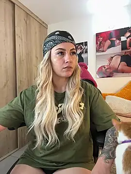 Snapshot of zafiro_mo0n chatting on 01-30-25, 02:36 zafiro mo0n online show from 01-30-25, 02:36