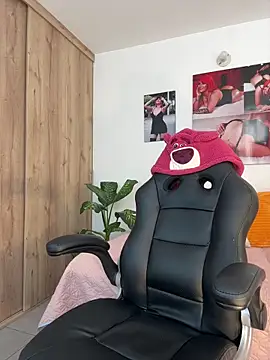 Snapshot of zafiro_mo0n chatting on 02-07-25, 02:58 zafiro mo0n online show from 02-07-25, 02:58