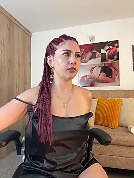 Snapshot of zafiro_mo0n chatting on 02-21-25, 02:06 zafiro mo0n online show from 02-21-25, 02:06