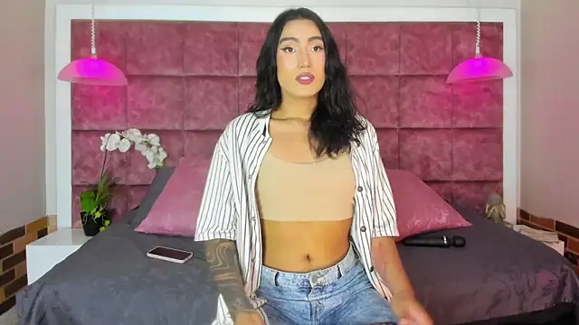 Snapshot of Taly_Fox chatting on 02-25-25, 09:02 Taly Fox online show from 02-25-25, 09:02